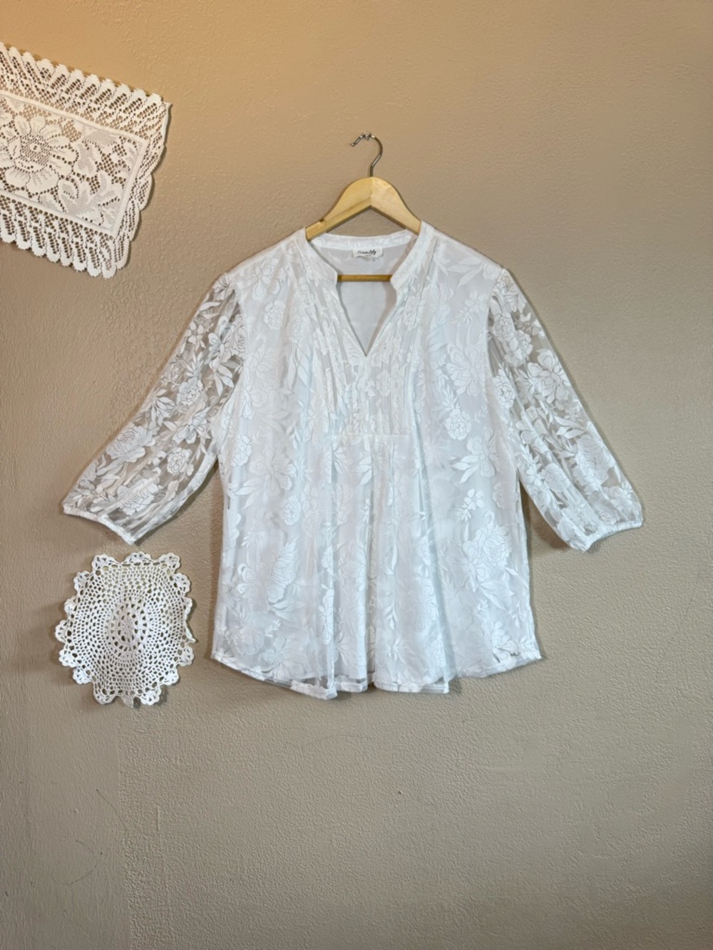 Siren Lily White Floral Lace V-Neck Blouse | Plus Size 2X